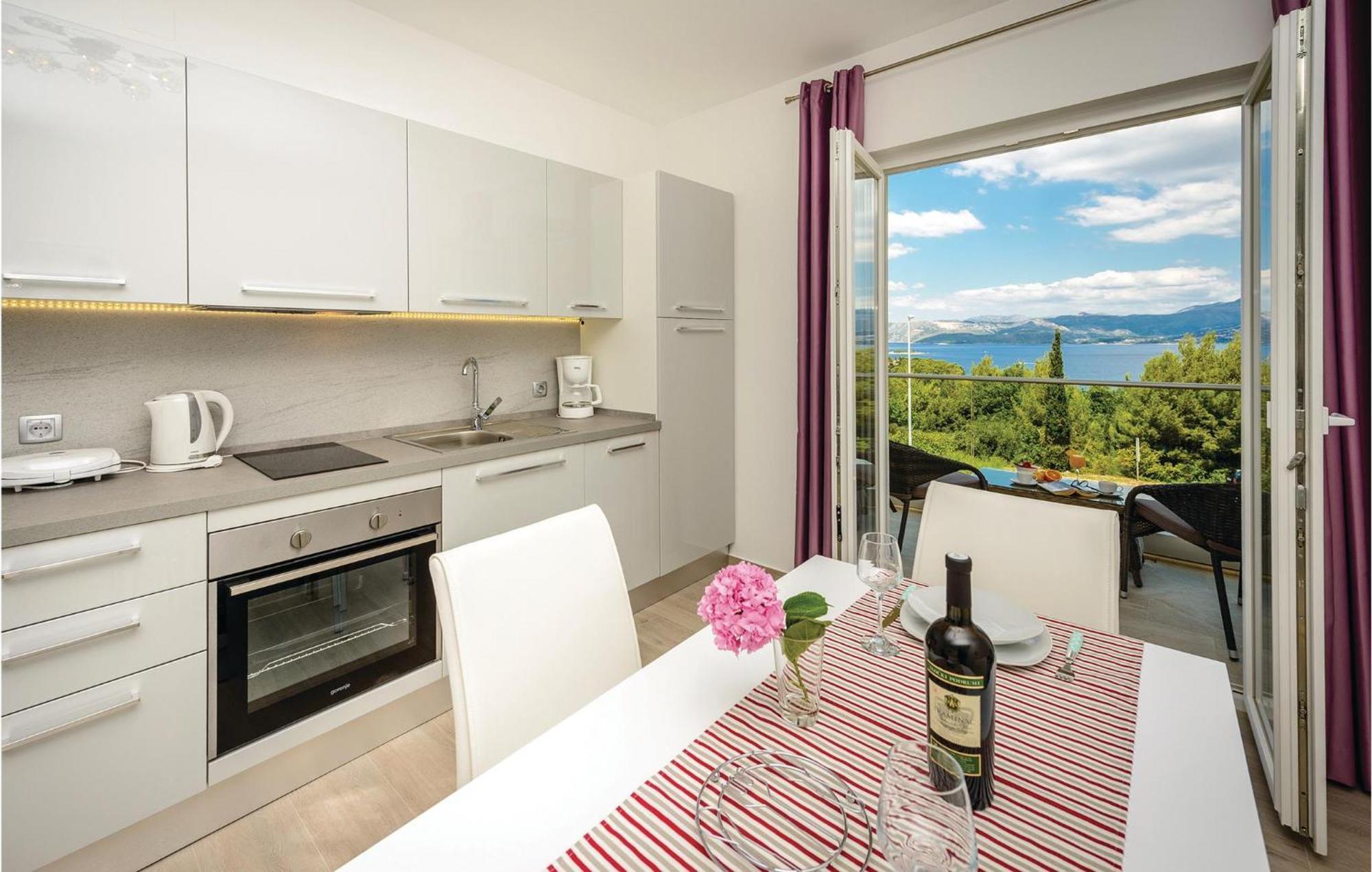 Amazing Apartment In Cavtat With House Sea View Екстериор снимка